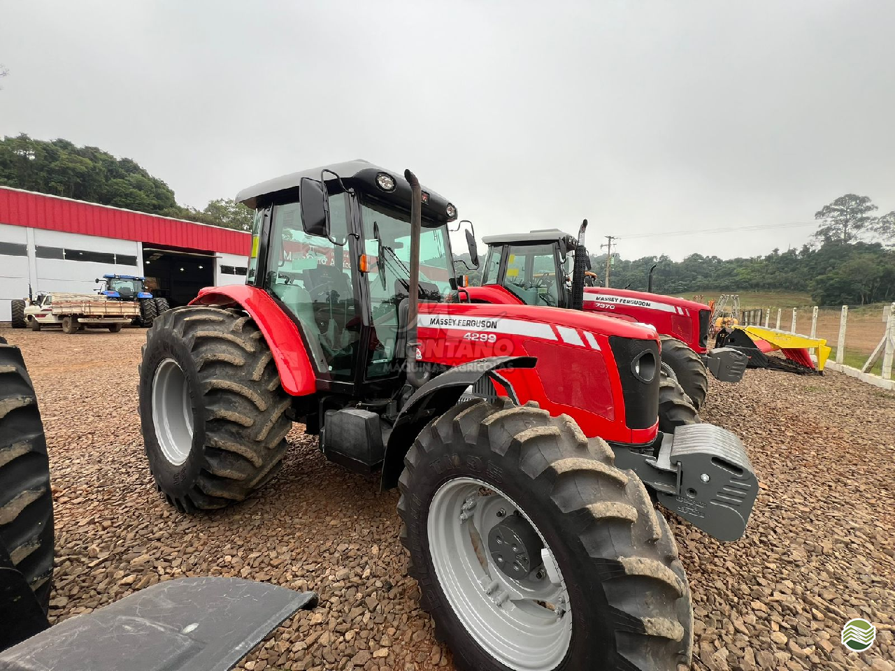 TRATOR MASSEY FERGUSON MF 4299 Tração 4x4 Montano Máquinas Agrícolas LAGOA VERMELHA RIO GRANDE DO SUL RS